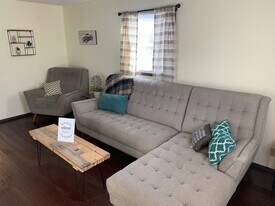 617 4th St, Unit 3 in Charleston, IL - Building Photo