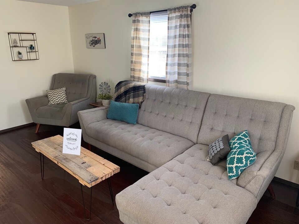 617 4th St, Unit 3 in Charleston, IL - Building Photo