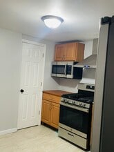 463 Stuyvesant Ave, Unit 1 in Irvington, NJ - Building Photo - Building Photo