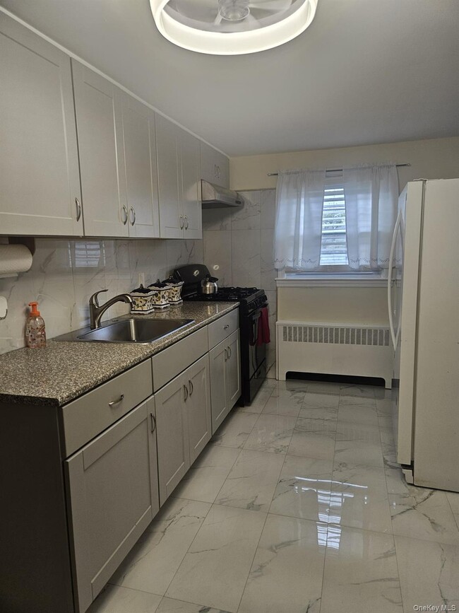 property at 12 Palmer Pl
