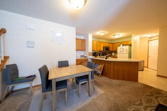 17431 Glacier Wy in Lakeville, MN - Building Photo - Building Photo