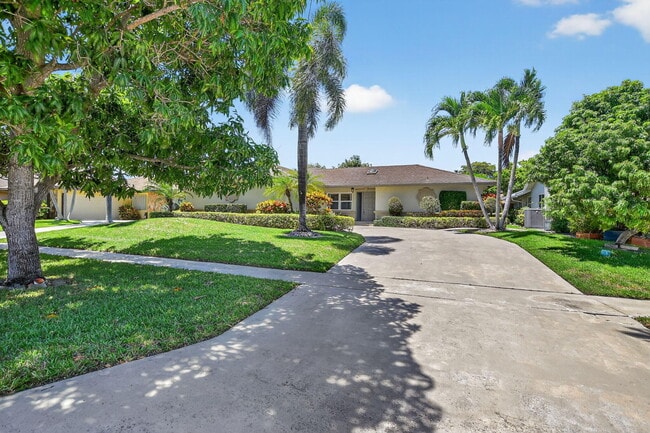 property at 6385 Hollandaire Dr E