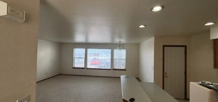 1326 S Skyline Dr in Moses Lake, WA - Foto de edificio - Building Photo