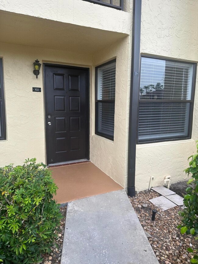 4692 Lucerne Lakes Blvd in Greenacres, FL - Foto de edificio - Building Photo