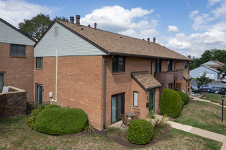 Harverford Village in Ardmore, PA - Foto de edificio - Building Photo