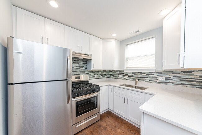 2145 W Chicago Ave in Chicago, IL - Building Photo - Building Photo