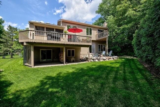 9378 Olympia Dr in Eden Prairie, MN - Building Photo - Building Photo