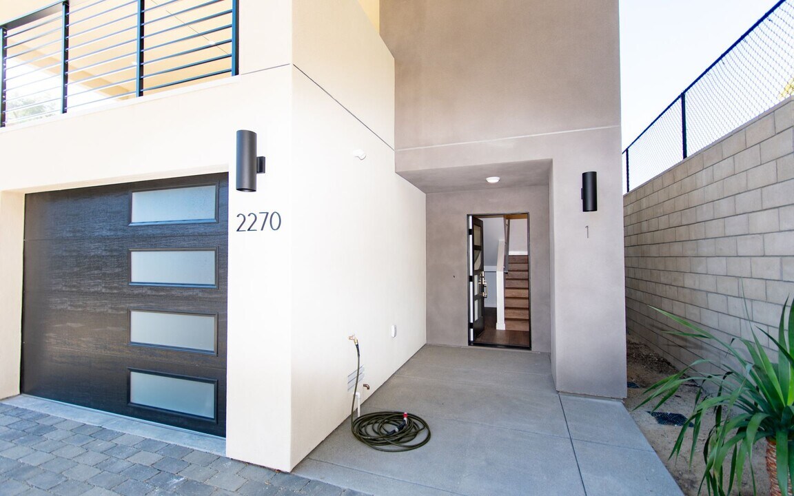 2270 Dunstan St in Oceanside, CA - Building Photo