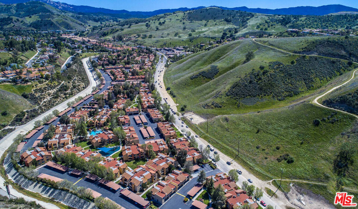 5952 Las Virgenes Creek-Unit -59-747 in Calabasas, CA - Foto de edificio