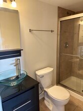 517 W Central Rd, Unit 2A in Mount Prospect, IL - Building Photo - Building Photo