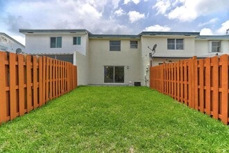 7906 SW 8th St in North Lauderdale, FL - Building Photo - Building Photo