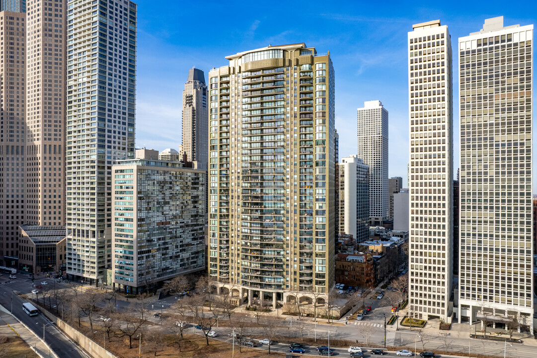 The Carlyle in Chicago, IL - Building Photo