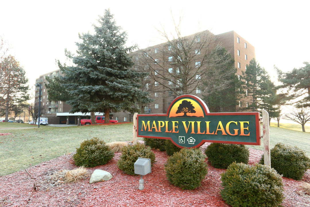 Maple Village Apartments in Adrian, MI - Building Photo