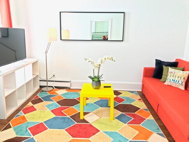 130 W 8th St, Unit 3 in Boston, MA - Building Photo - Building Photo