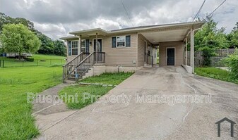 616 Elm St SW in Bessemer, AL - Building Photo