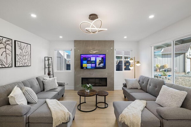 property at 1317 Donohue Dr