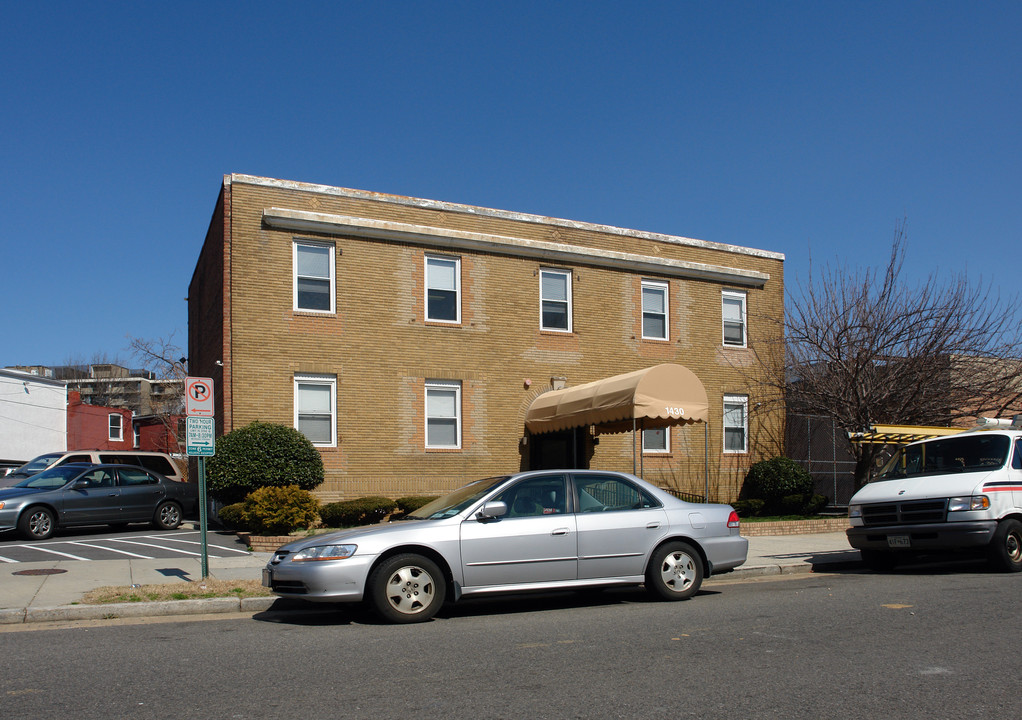 1430 G St NE in Washington, DC - Building Photo