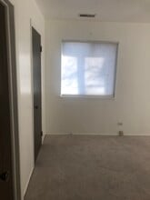 271 King's Mill Ct, Unit D2 in Schaumburg, IL - Building Photo - Building Photo