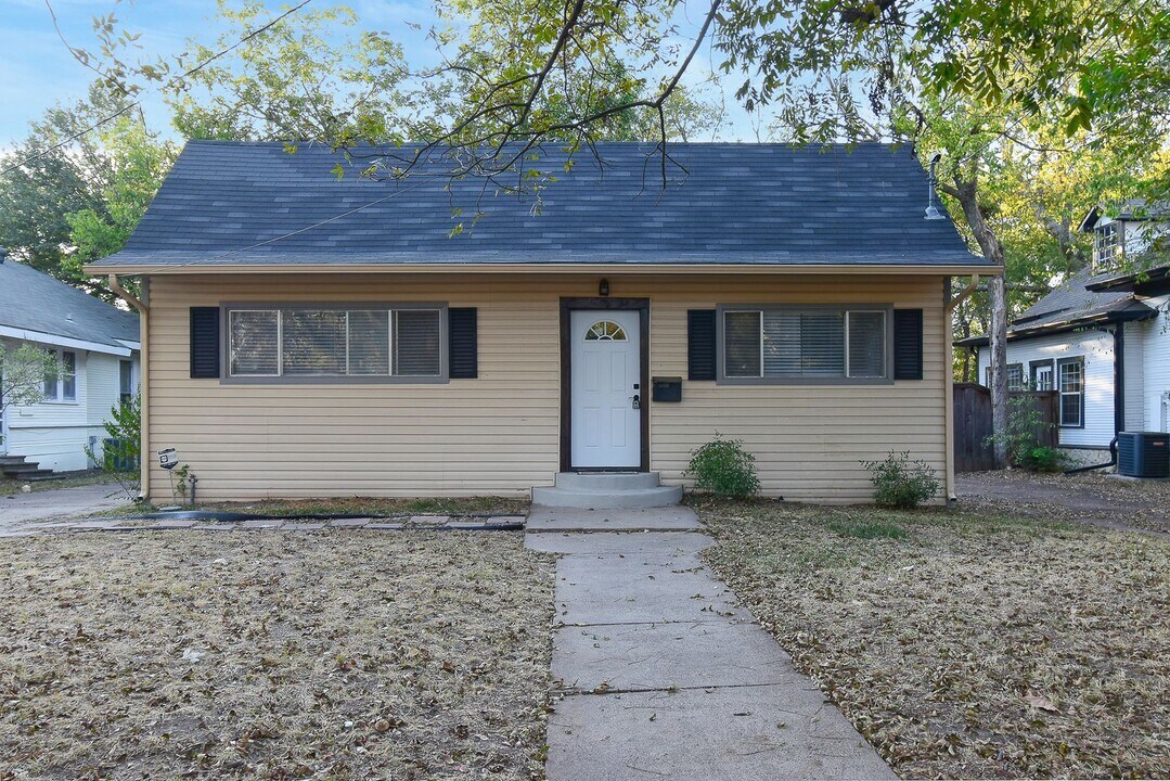 1507 Bois D'Arc St in Commerce, TX - Building Photo