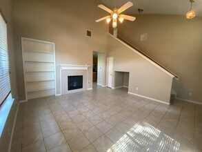 907 Christopher Ln in Baytown, TX - Building Photo - Building Photo