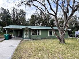 704 Boston Ct in DeLand, FL - Building Photo