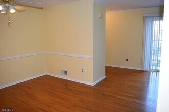 65 Jamestown Rd, Unit 65 Jamestown Road in Basking Ridge, NJ - Foto de edificio - Building Photo