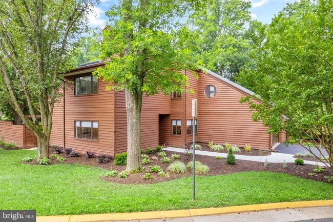 2120 S Bay Ln in Reston, VA - Building Photo - Building Photo