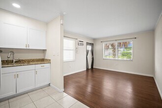 655 94th Ave N in Naples, FL - Building Photo - Building Photo