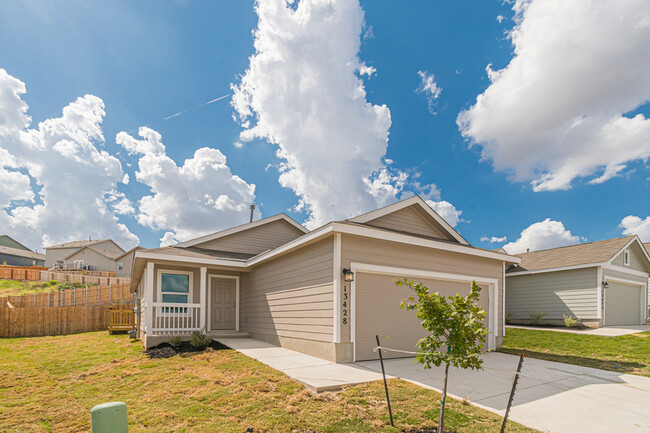 13428 Homestead Wy in San Antonio, TX - Building Photo - Building Photo