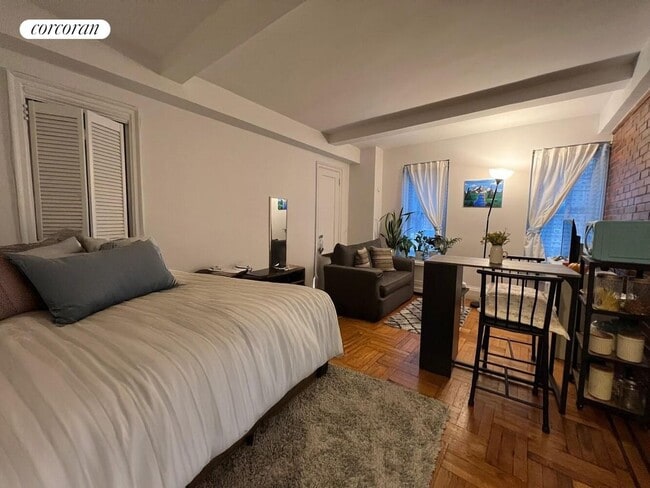 property at 49 W 72nd St