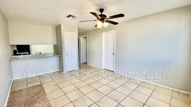 375 E Thoroughbred St in Tucson, AZ - Building Photo - Building Photo