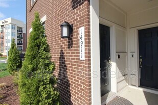 14911 River Walk Way in Woodbridge, VA - Building Photo