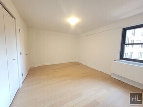 East 39th Street in New York, NY - Foto de edificio - Building Photo