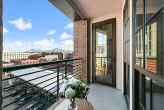 611 Commerce St in New Orleans, LA - Foto de edificio - Building Photo