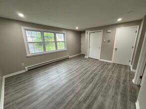 37 Caswell Ave in Bristol, CT - Building Photo - Building Photo