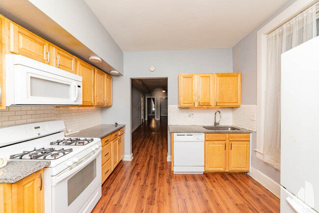 848 N Wood St, Unit 3 in Chicago, IL - Foto de edificio - Building Photo