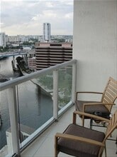 185 SW 7th St in Miami, FL - Building Photo - Building Photo