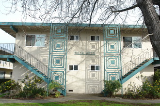 1124 Roewill Dr in San Jose, CA - Foto de edificio - Building Photo