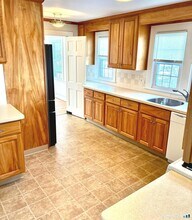 302 Quaker Ln N in West Hartford, CT - Building Photo - Building Photo