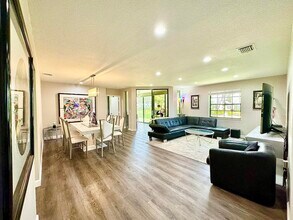 5135 Floria Dr in Boynton Beach, FL - Building Photo - Building Photo