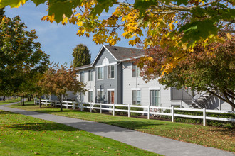 Sunfield Lakes in Sherwood, OR - Foto de edificio - Building Photo