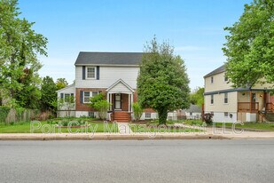 808 S Beechfield Ave in Baltimore, MD - Building Photo