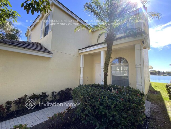 160 Berenger Walk in Royal Palm Beach, FL - Foto de edificio - Building Photo