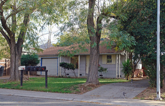 1806 Iris Ave in Sacramento, CA - Building Photo - Building Photo