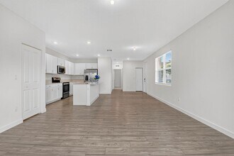 4645 Meyerson Pl in Greenacres, FL - Foto de edificio - Building Photo