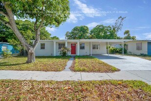 5095 NE 17th Dr in Pompano Beach, FL - Building Photo
