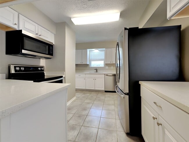 property at 17623 Huntersglen Cir