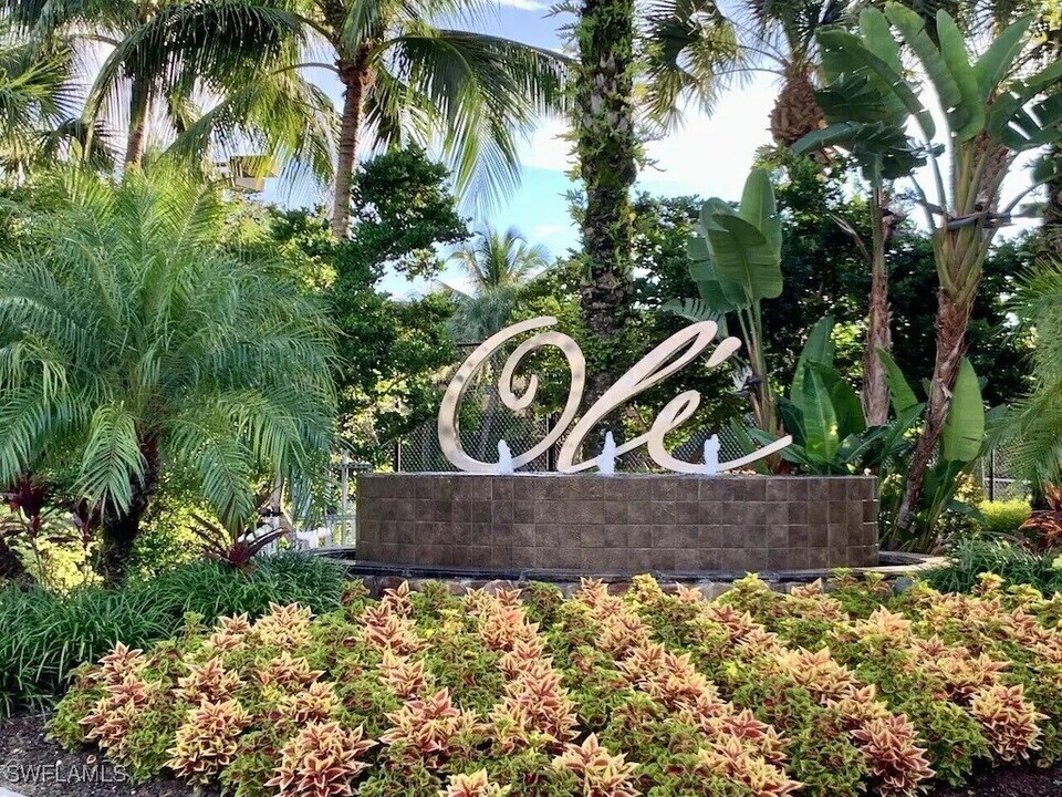 9081 Albion Ln S in Naples, FL - Building Photo