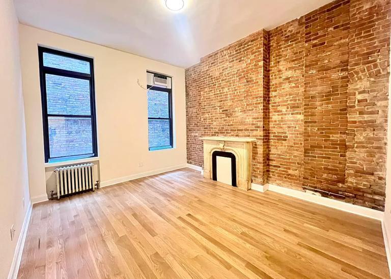 130 E 29th St, Unit 1 in New York, NY - Building Photo