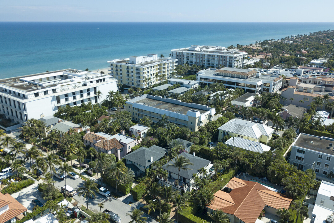 136 Chilean Ave in Palm Beach, FL - Building Photo